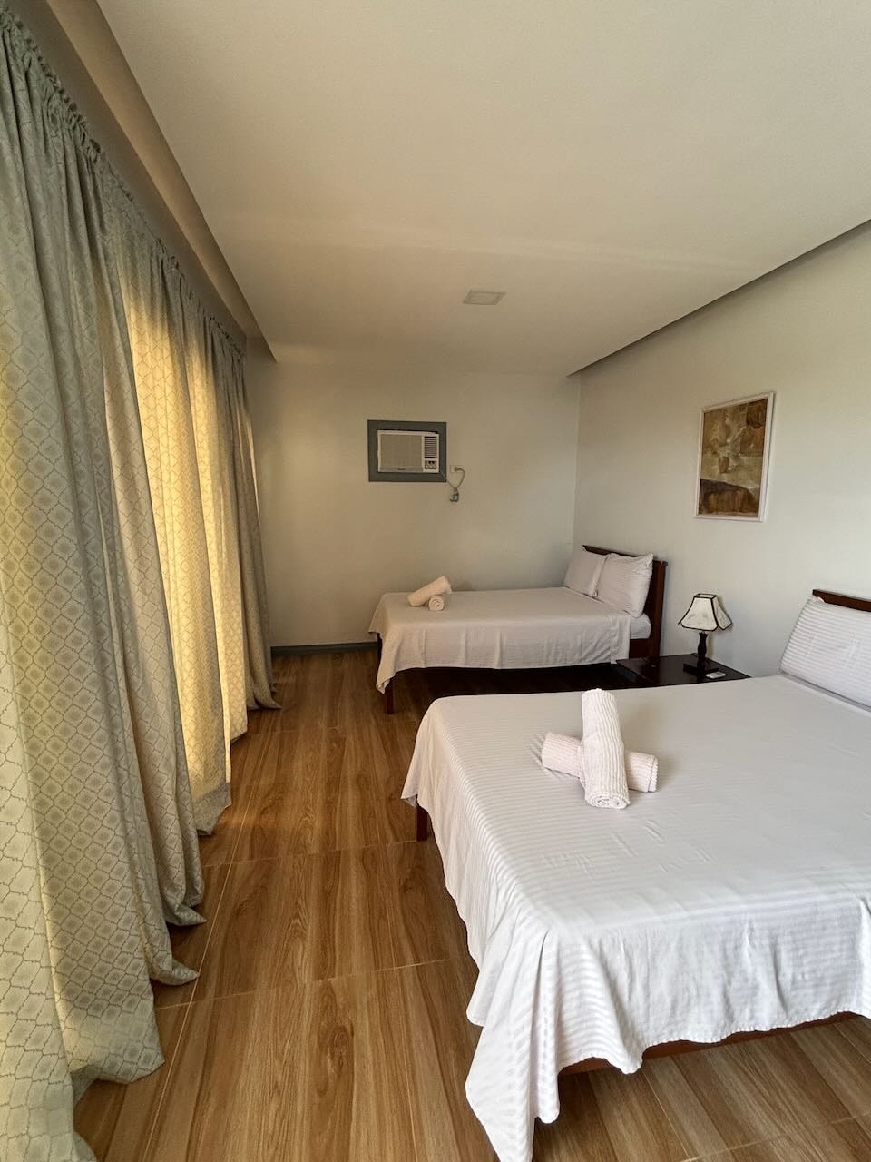 Poolside rooms detail